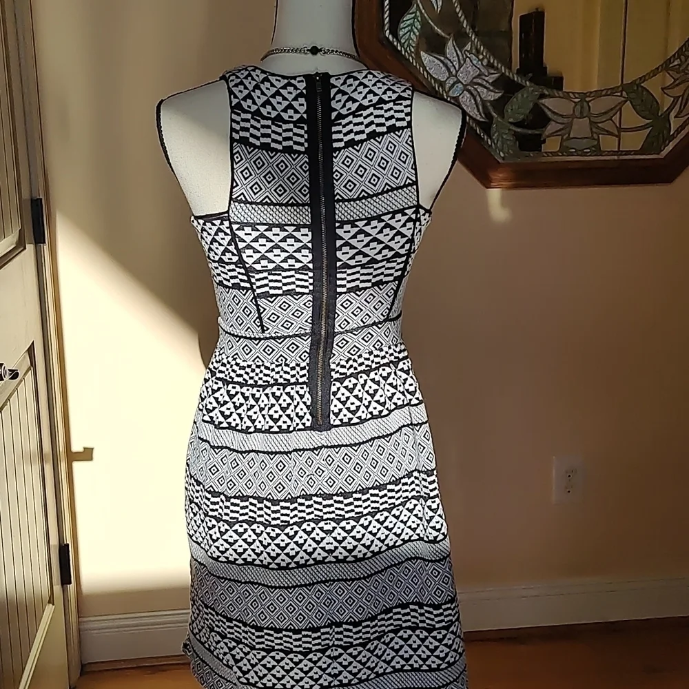 Black and White Ladies Dress Size S - Picture 2 of 5